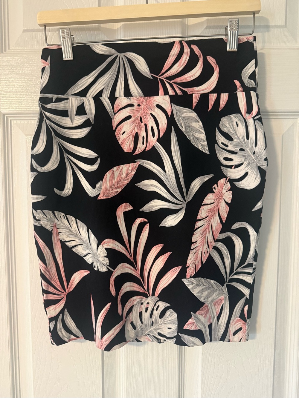 54. 5/$15
 LILY MORGAN TROPICAL SKIRT SZ M